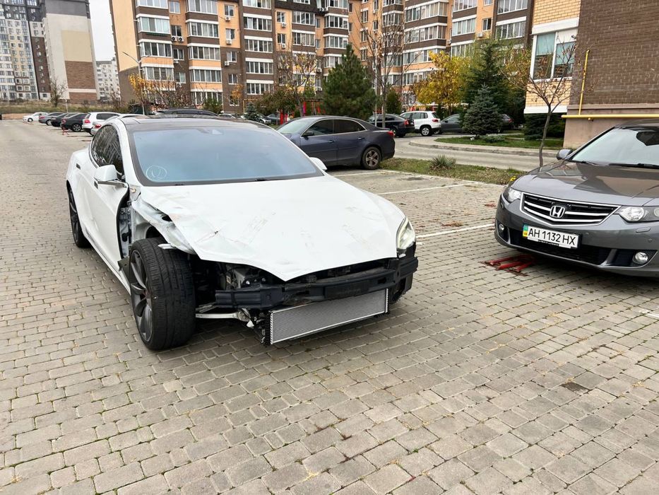 Тесла модел с рестайлинг