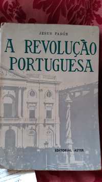Antigo livro A Revolução Portuguesa