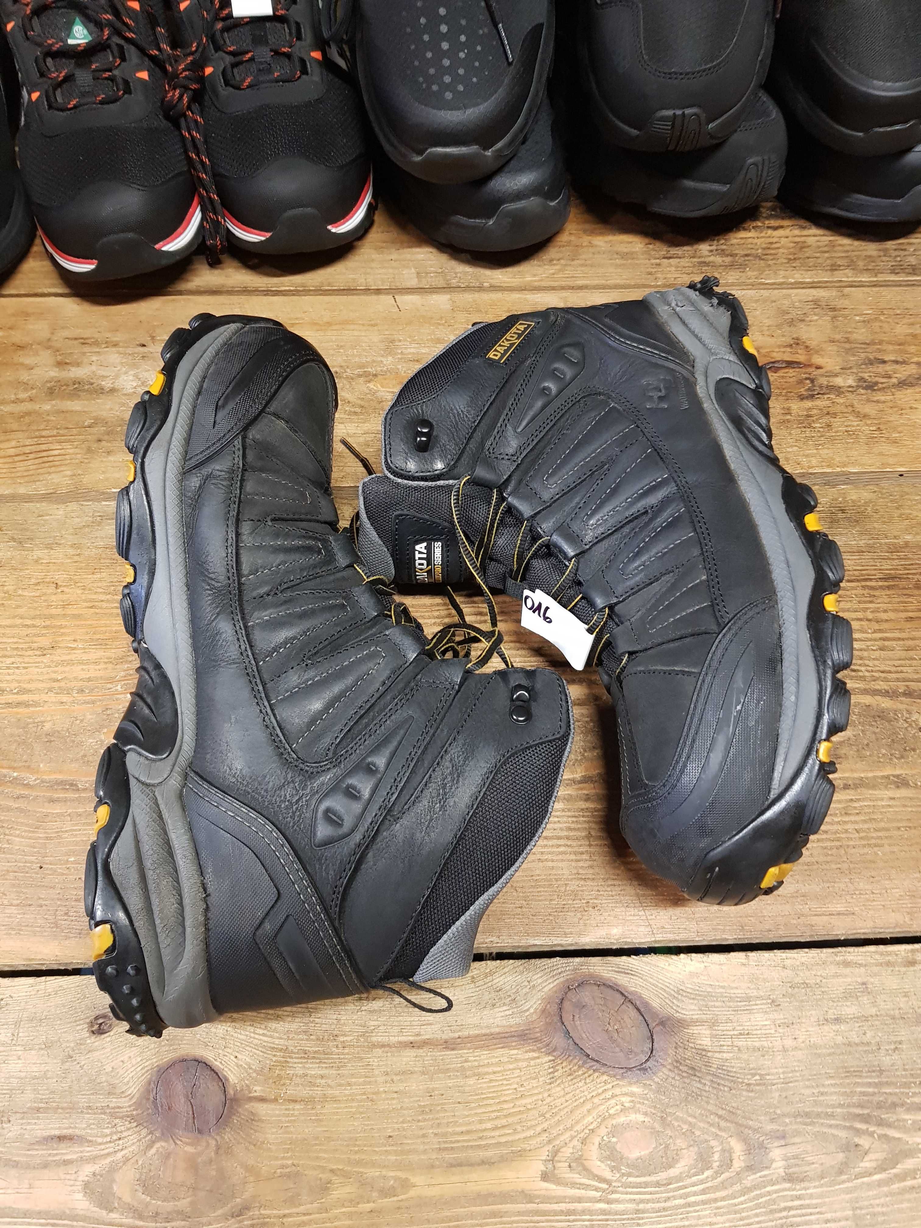 Buty robocze DAKOTA rozm 45 wkl 30 cm S3
