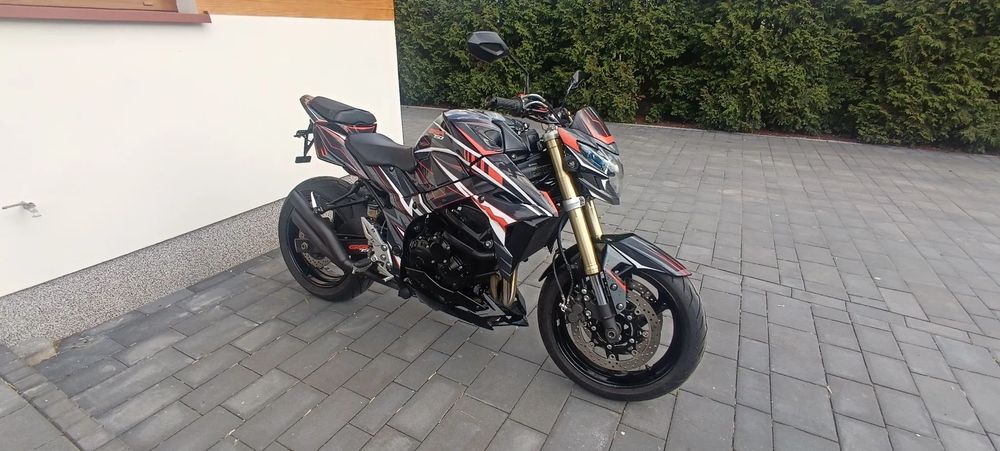 Suzuki GSR Suzuki GSR 750 Super Stan