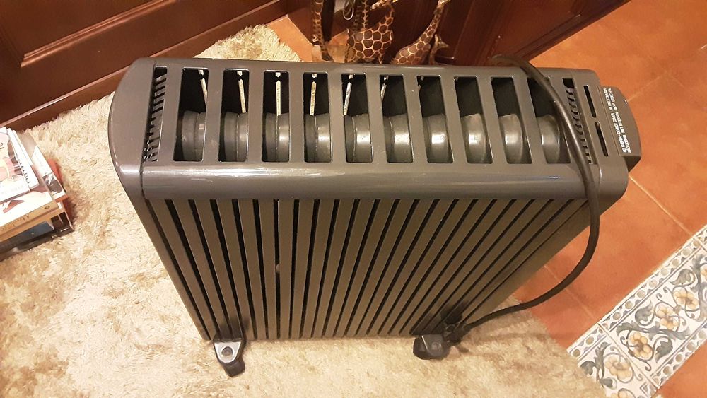 Aquecedor óleo Ufesa RA6684 com 2400watts potência