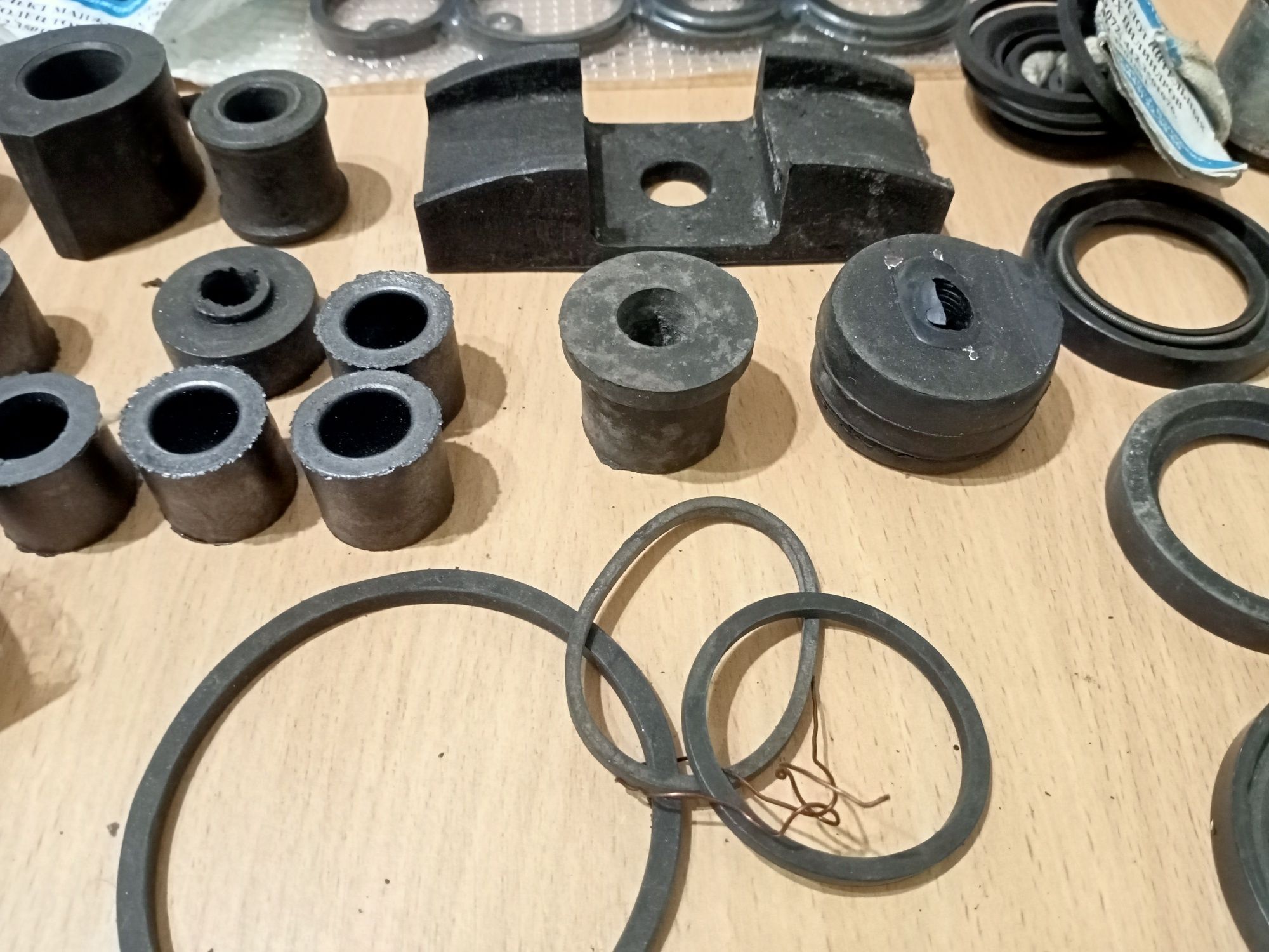 Продам ремкомплекты ,сальники, сайлентблоки для авто классики.