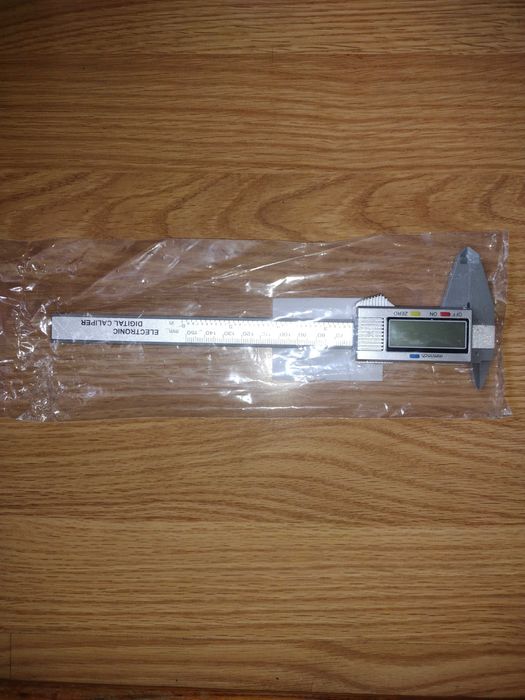Suwmiarka elektroniczna 0-150 mm z włókna węglowego, nowa