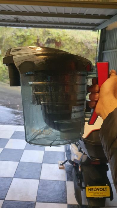 Aspirador da marca polti muito conhecida.