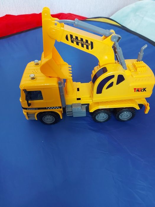Игрушка.Машинка-экскаватор