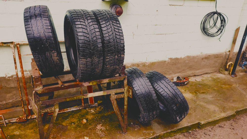 Продам шины зимові r16