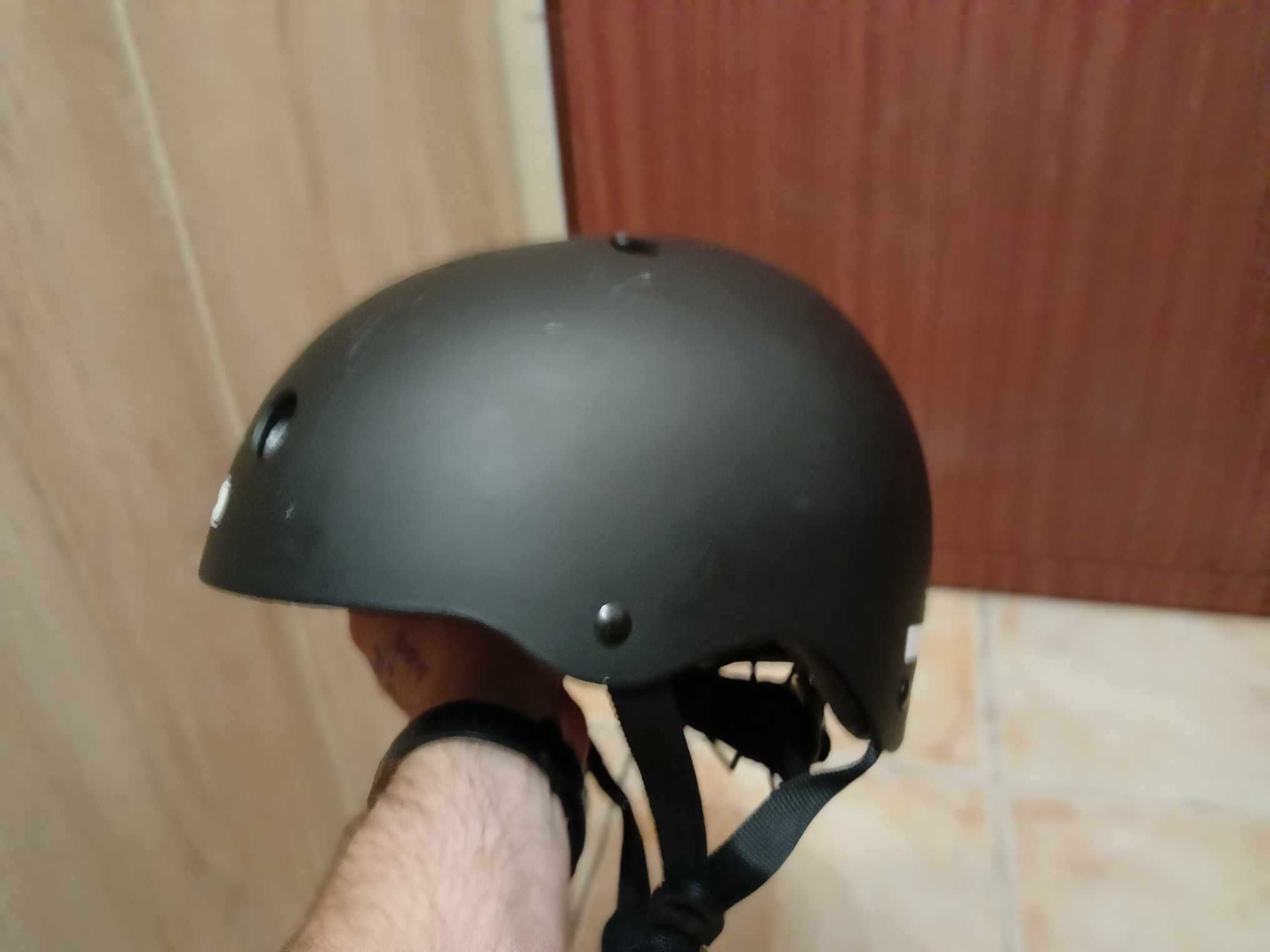 Kask ochronny z lampką LED dla dziecka na rower,rolki S/M (48-54cm)