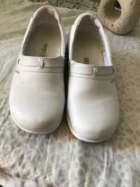 Продам туфли женские белые, размер 36