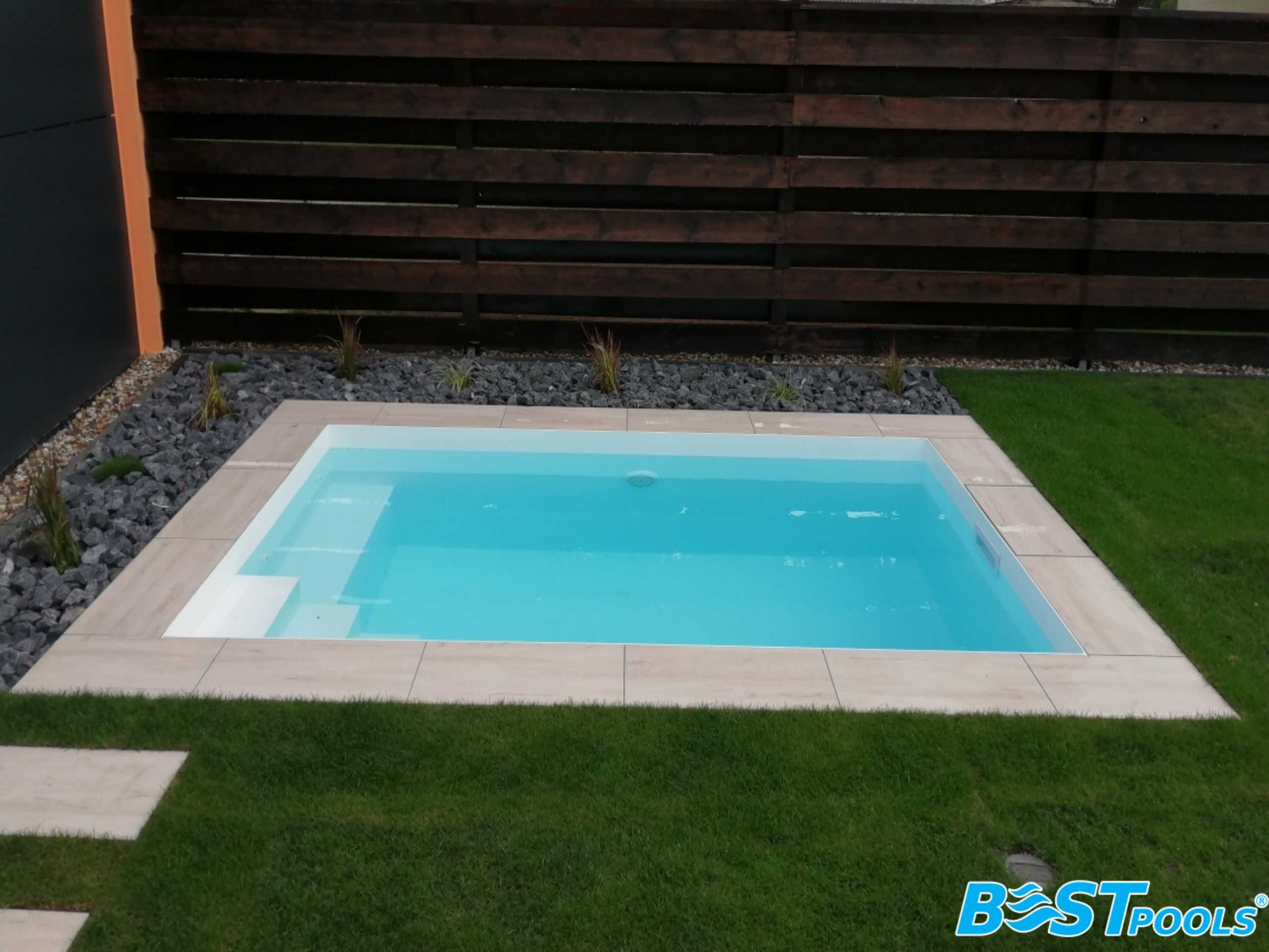 Polipropylenowy ogrodowy basen marki Bestpools Flores 5x3x1.5m