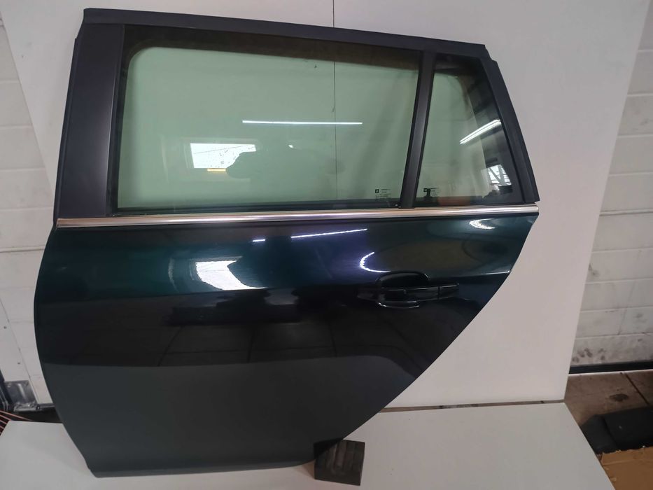 Lewe tylne drzwi Opel Insignia A kombi zielone Z30V 2015r.