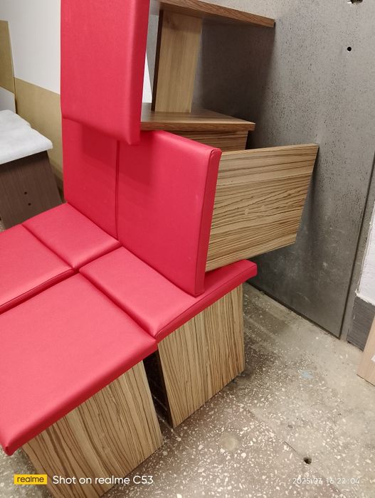 Табуретка з обтягнутим верхом