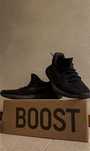 Adidas Yeezy Boost 350 v2 Bred