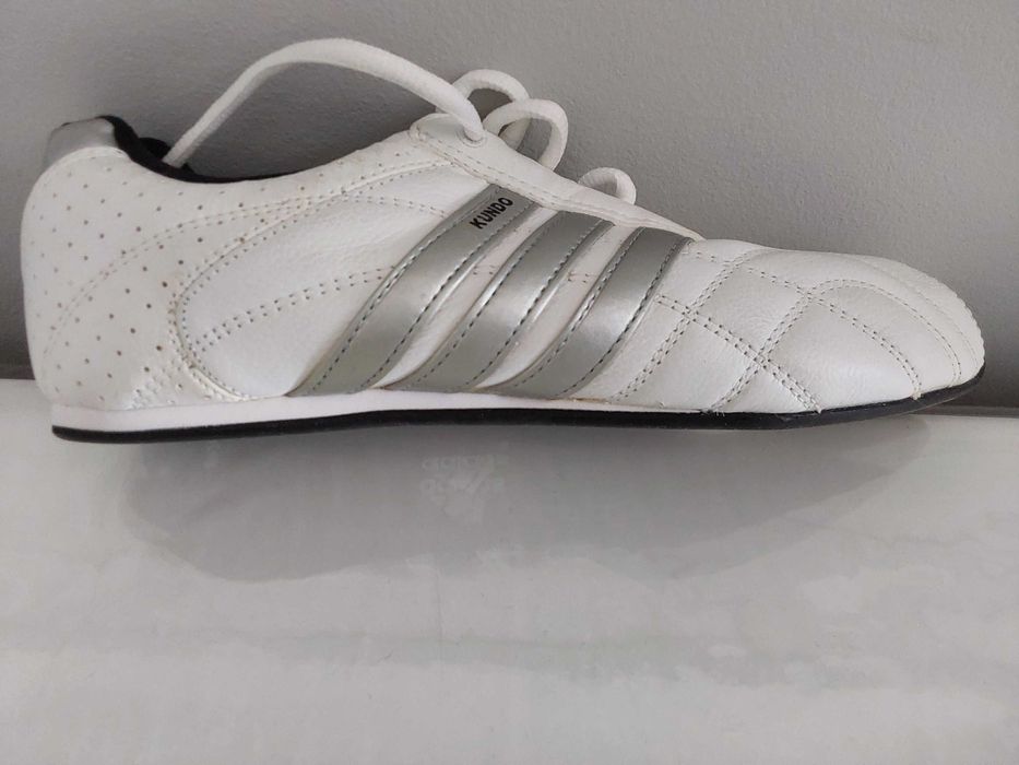 Tenis treino Adidas Brancos Mulher