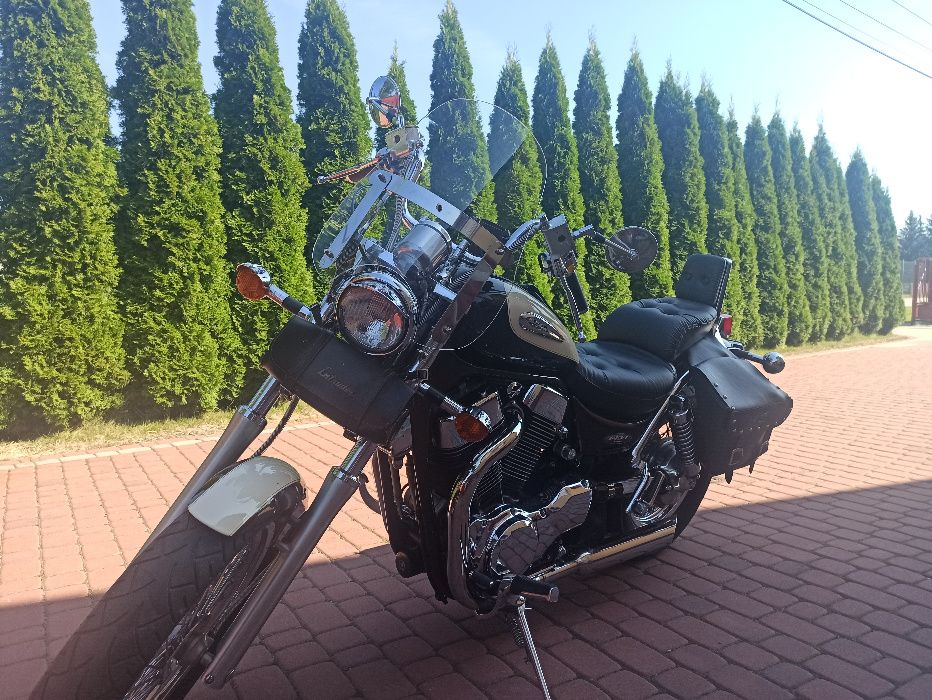 SUZUKI INTRUDER VS 1400 szyba gmol