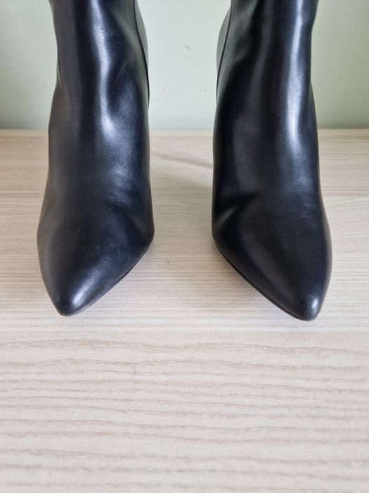 Czarne botki na szpilce roz.39