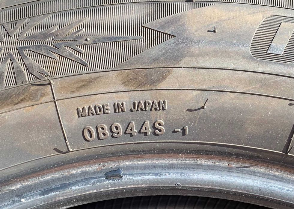 Шины б/у зима 225/60 R17  TOYO OBSERVE S944