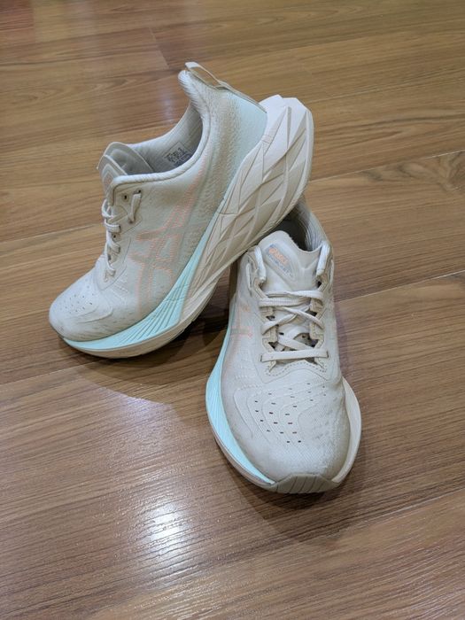 Кросівки жіночі ASICS масивні і бомбезні)