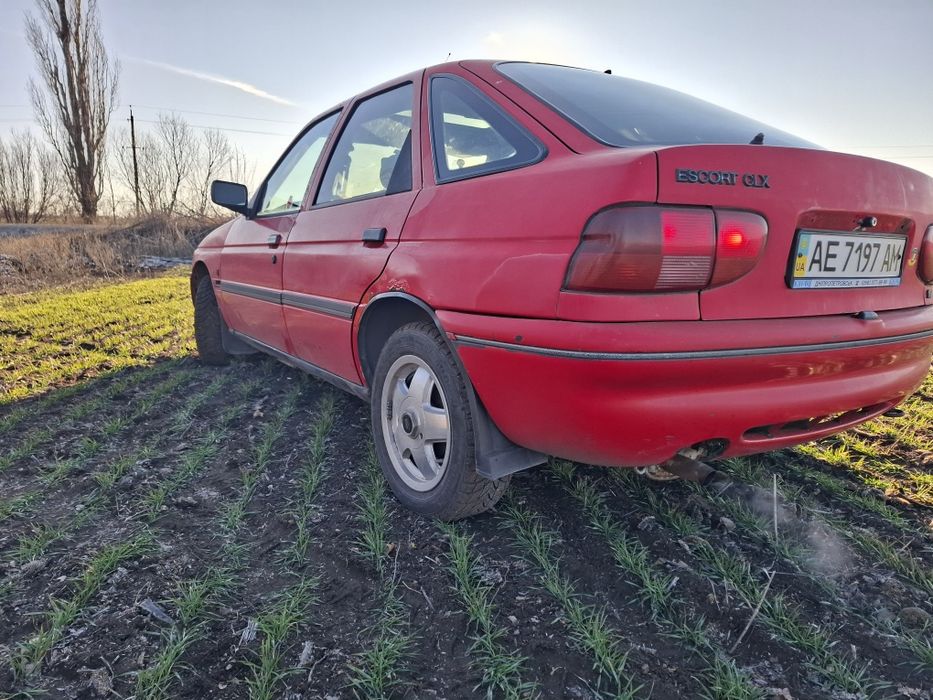 Продам Ford escort clx 1.8 1992