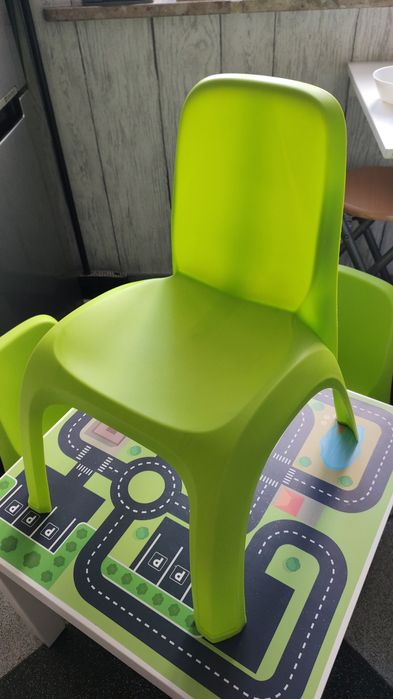 Zestaw mebli dla dzieci, stolik Lack i 3 krzesła