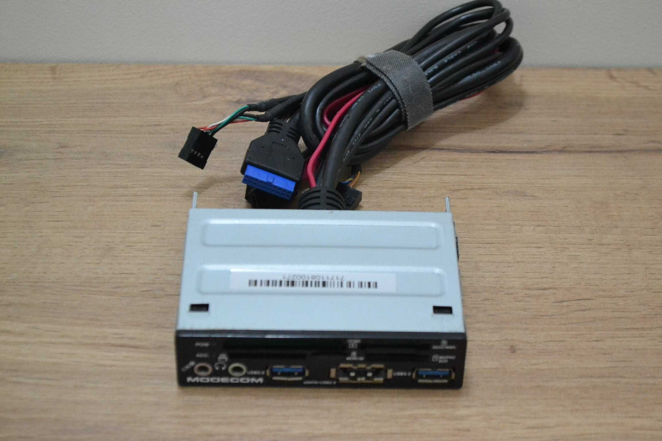 czytnik 3,5" kart pamięci wewnętrzny USB 3.0 i wejścia audio sprawny