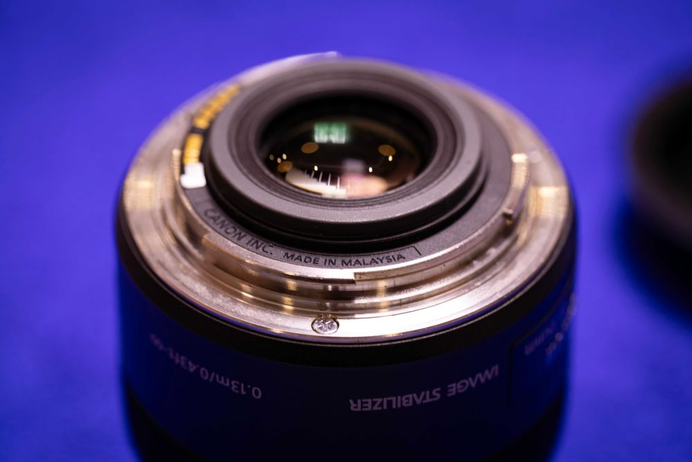 Объектив Canon EF-S 35mm f/2.8 Macro IS STM