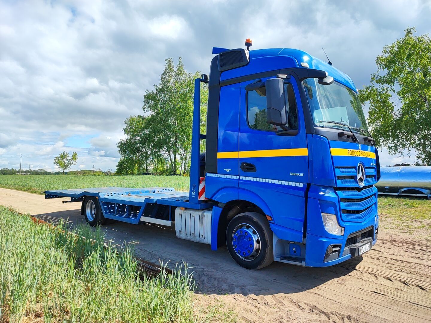 Mercedes Actros 1833 laweta pomoc drogowa najazd platforma Man Scania