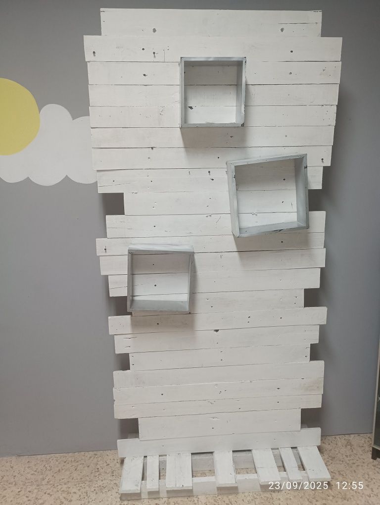 Painel Decorativo em Madeira – €1