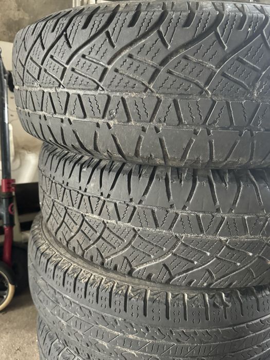Pneus   225/75/16