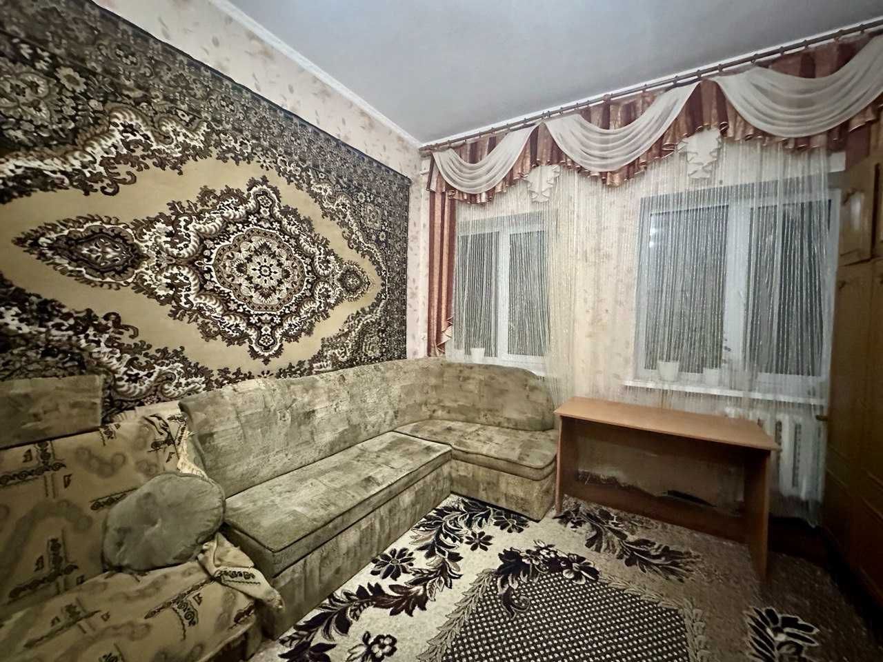 Простора кімната 21м2 з меблями, Сертифікат (NN)