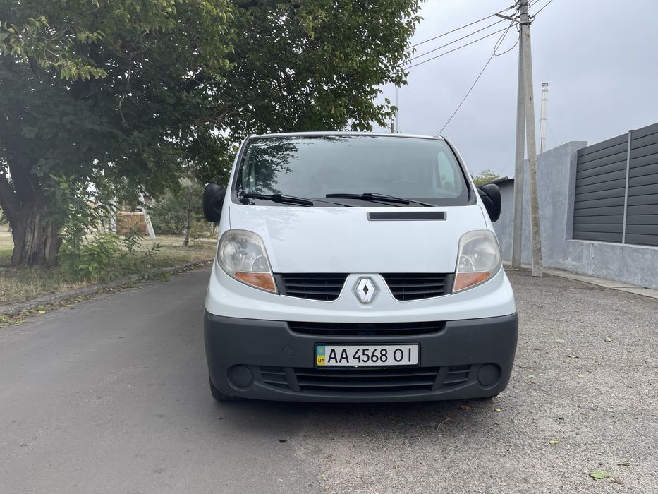 Renault Trafic 2008 года не крашеный