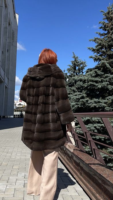 Шуба норкова з капюшоном плюшева крій балончик 85 см р.46-48-50