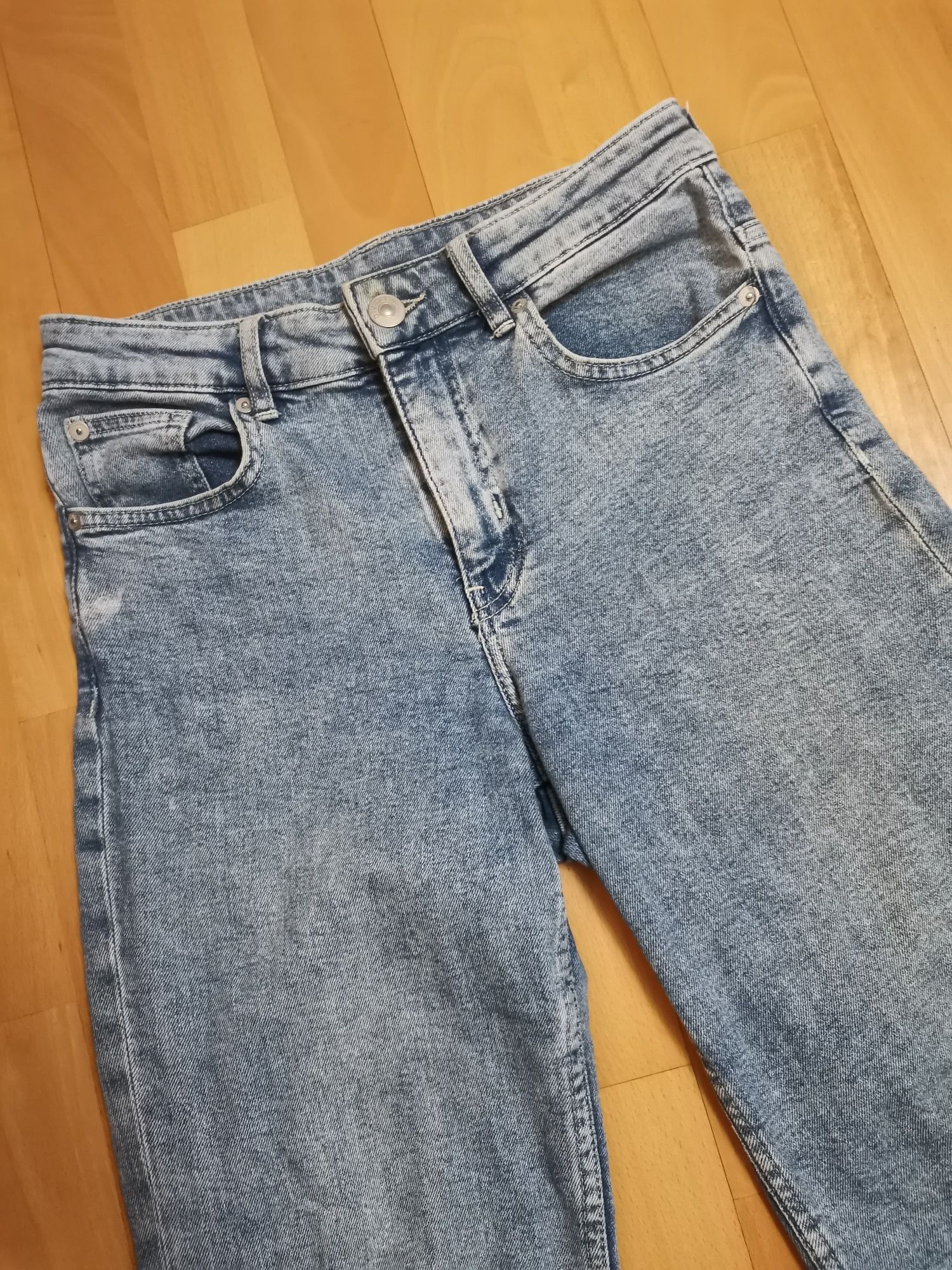 Jeansy 7/8  H&M  stan bardzo dobry, rozmiar S/M, proste, postrzepione