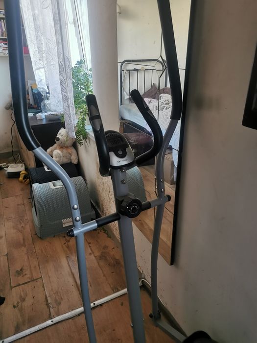 Oddam sprawny metalowy orbitrek z wyświetlaczem