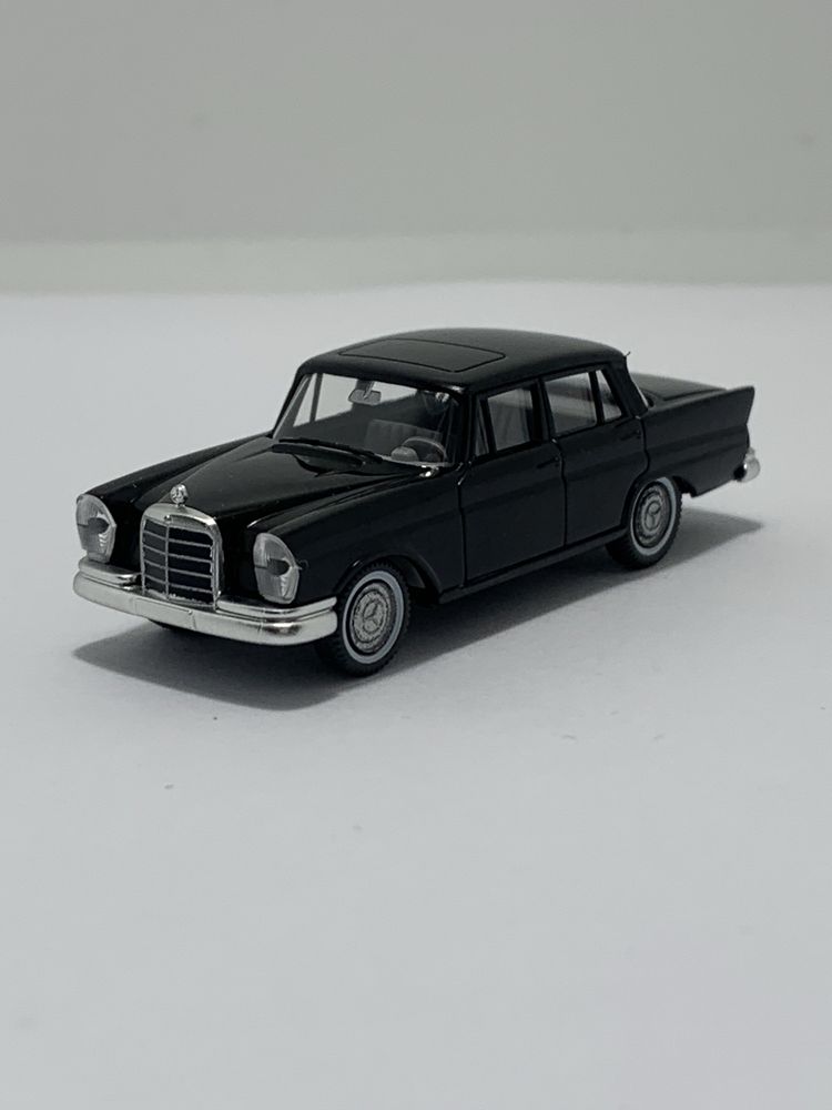 Mercedes 220 S da Wiking escala 1/87