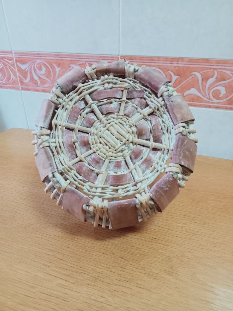 Cesta com pega em verga