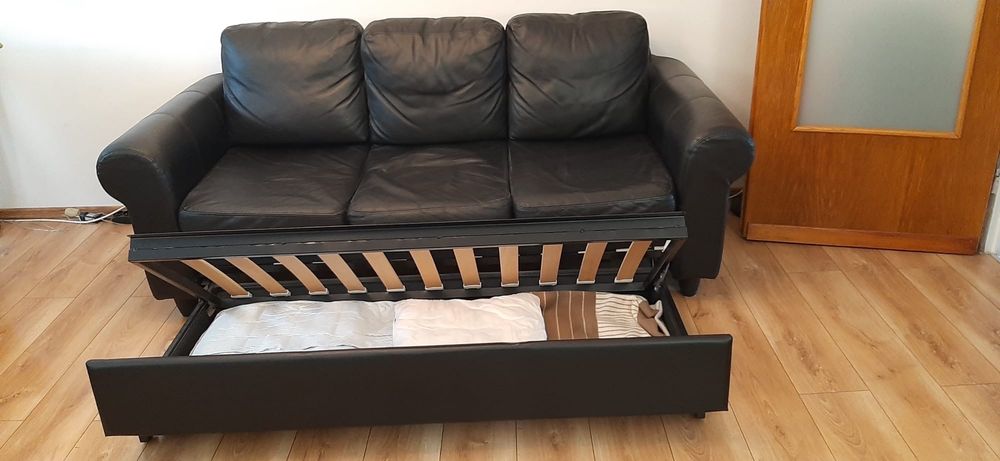 Sofa z obiciem czarnym skórzanym