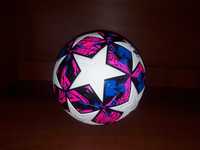 Професійний футбольний м'яч зі шкіри
