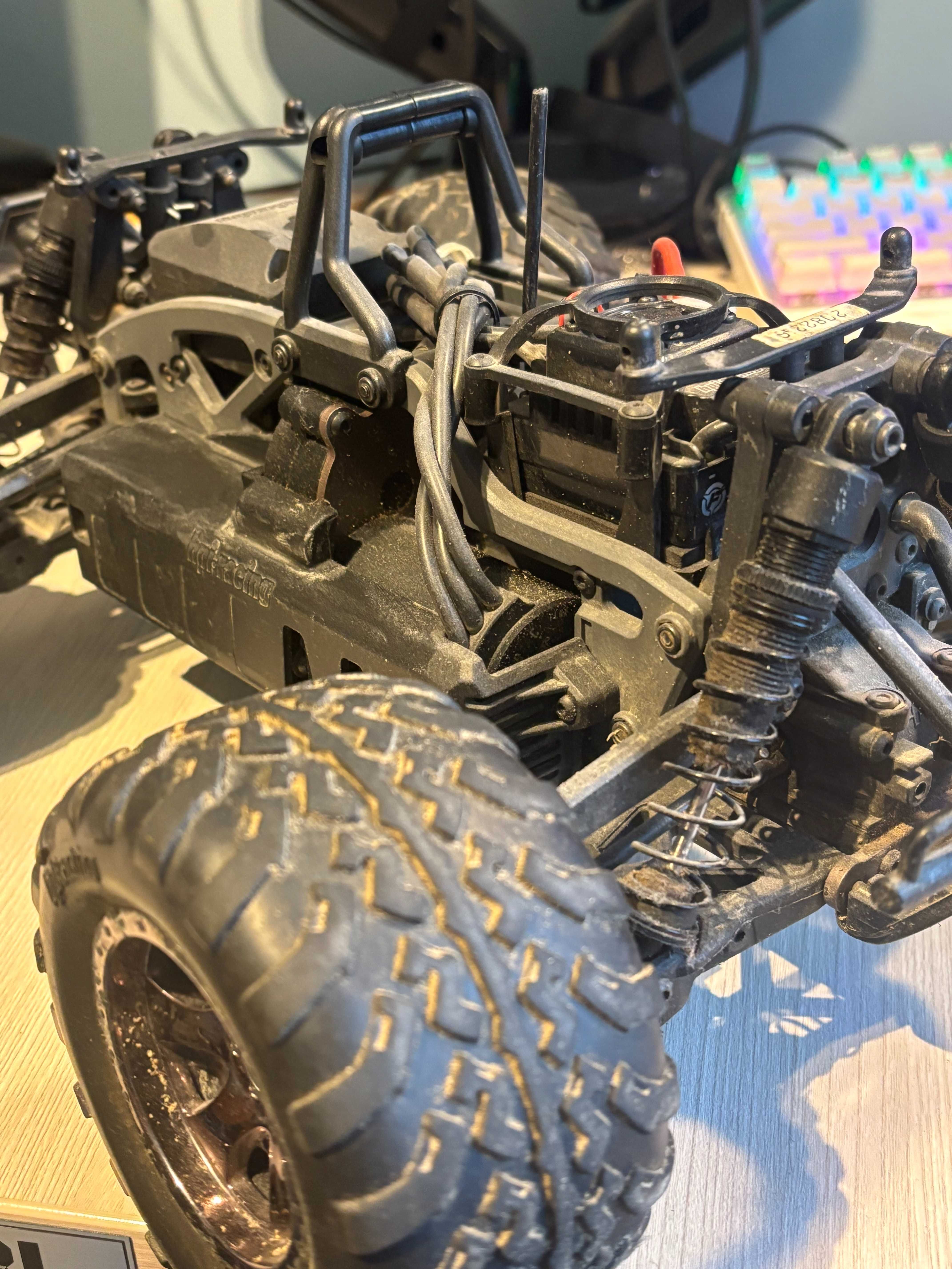 RC HPI RACING SAVAGE XS FLUX  + (Bateria , 3 budy i dodatkowe części)