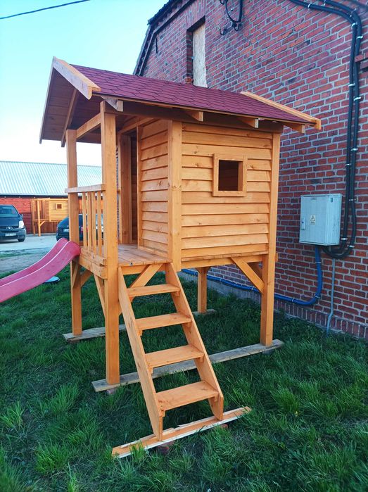 Domek dla dzieci z zjeżdżalnią
