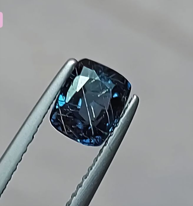 Гранат синій з олександритовим ефектом РІДКІСТЬ 1,13 карат