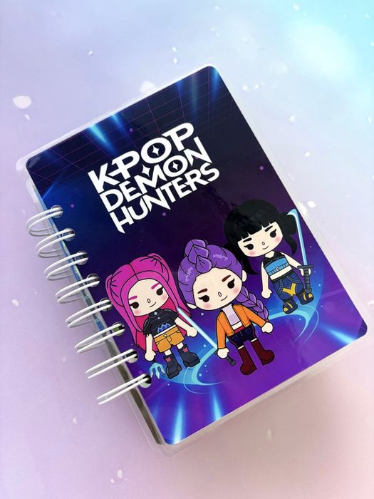 Książeczka z elementami na rzepy K-Pop demon hunters w stylu Toca Boca