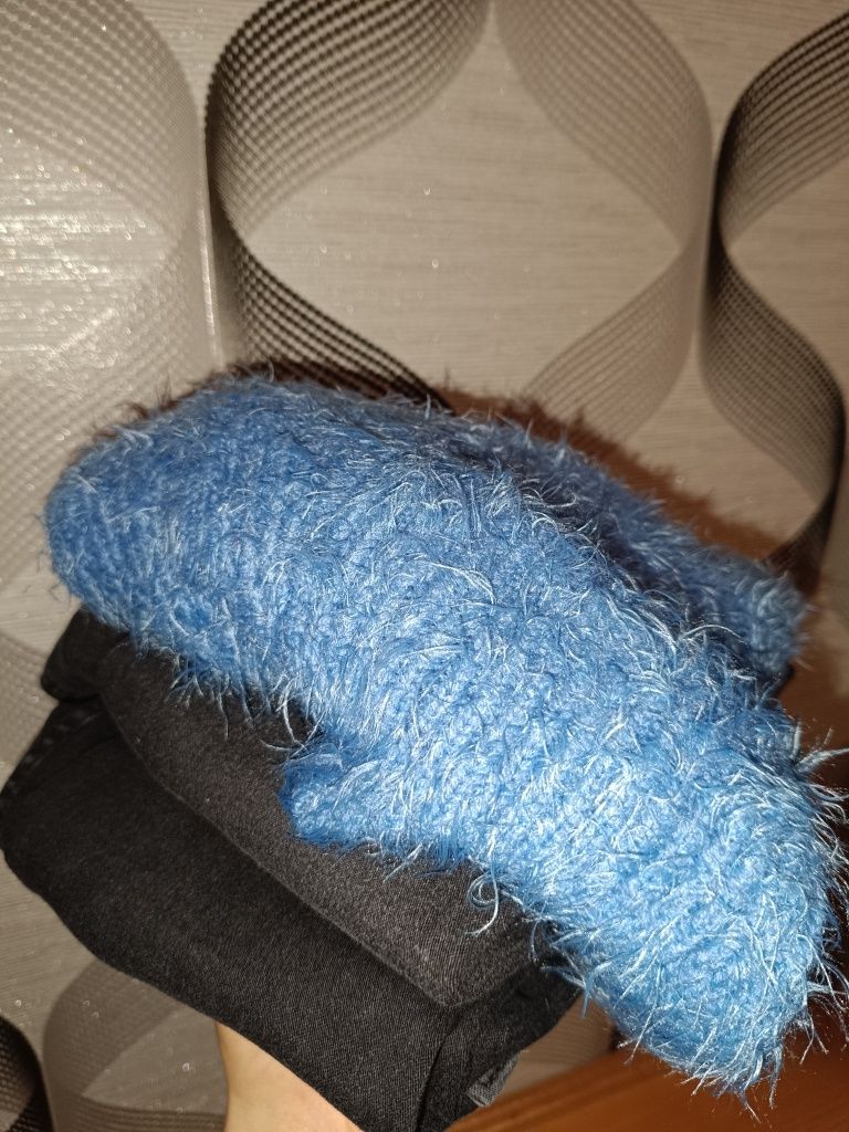 Piękny niebieski sweter, crop top + dwie pary spodni