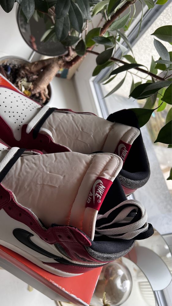 Jordan 1 Retro High OG Chicago Lost and Found - 9.5 US
