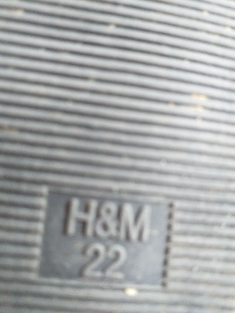 Buciki przejsciowe H&M dla dziewczynki w rozmiarze 22.