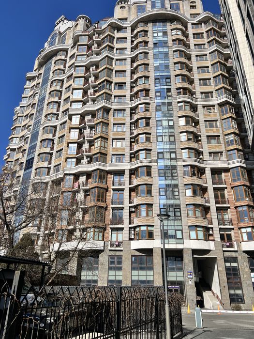 Продам 4-кім кварт. 175,3м2 вул.Б.Хмельницького 58-а Шевченківський р