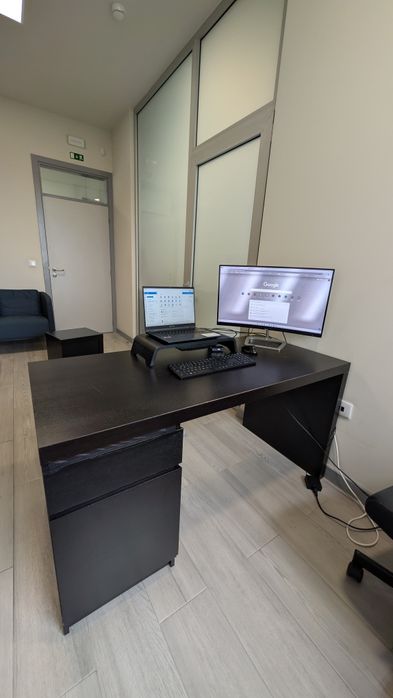 Secretária Ikea em bom estado