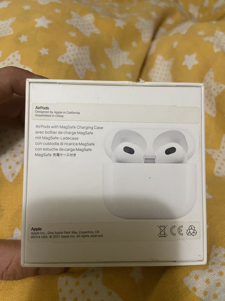 Airpods 3 apple.  .  .