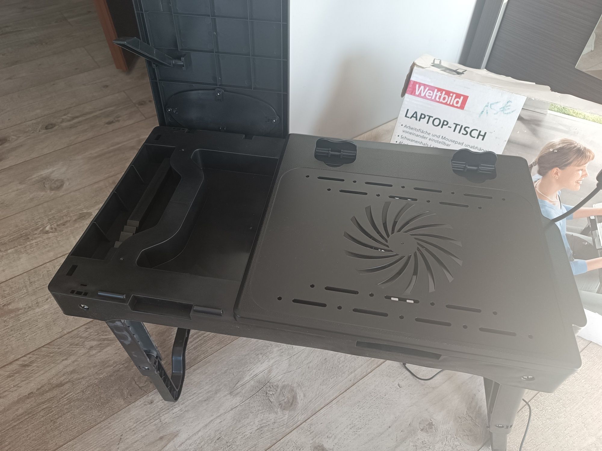 Stolik pod laptopa w bdb stanie, jak nowy