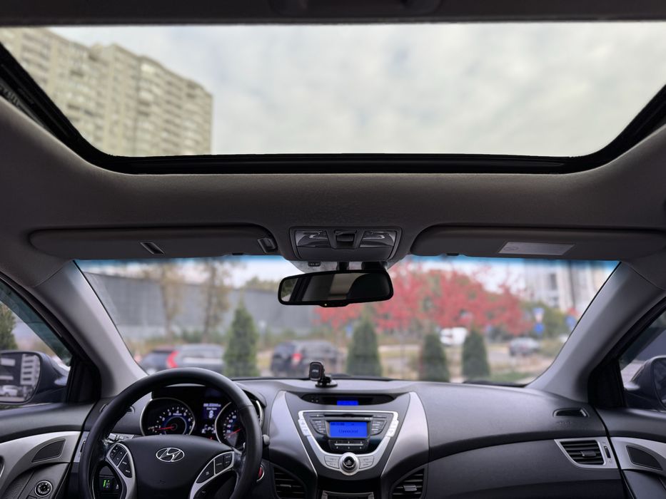 Hyundai Elantra Офіційна Максимальна в гарному стані