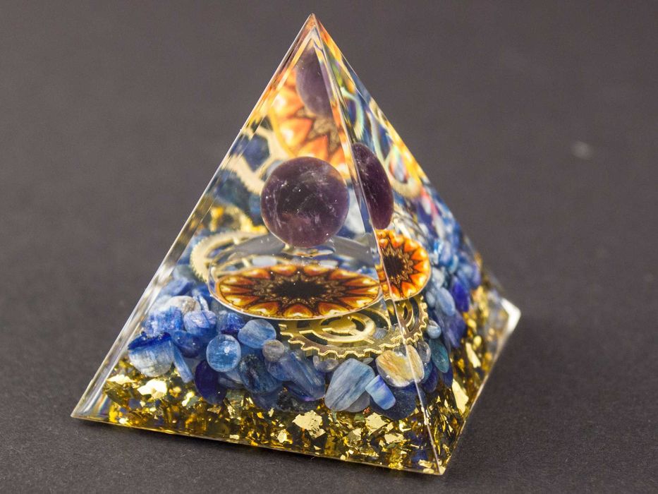 Piramidka Piramida z Żywicy Orgonit Cyjanit Ametyst Miedź Folia 5cm